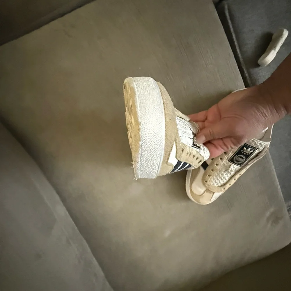 Gucci / Adidas Cream and Navy Classic Sneakers - Picture 10 of 12